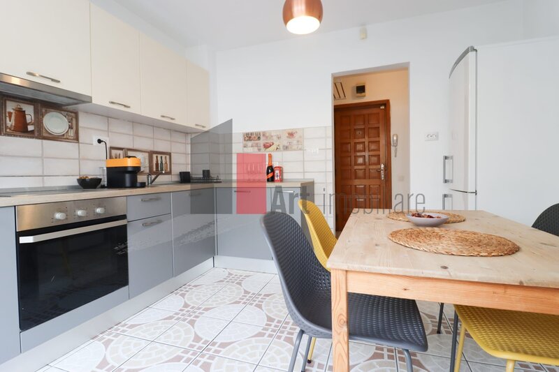 Obor, Mihai Bravu, bloc stradal, reabilitat, apartament